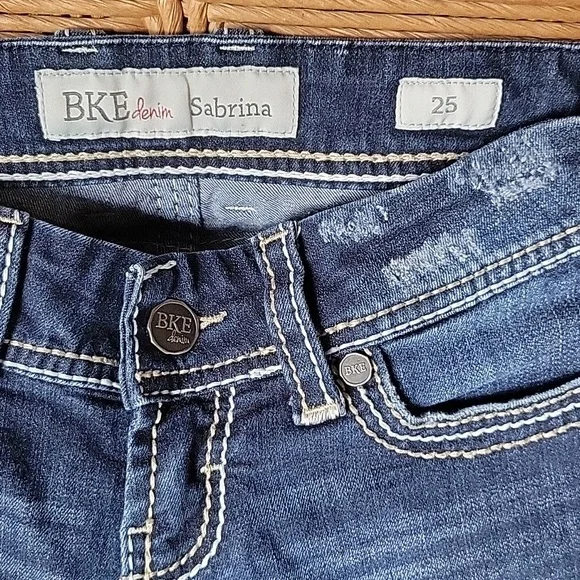 BKE Sabrina bermuda jean shorts, size 25 - Picture 2 of 9